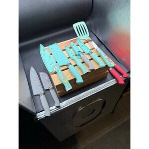 Lot of Assorted Pioneer Woman Cutlery – 9 Knives & 1 Spatula – Used